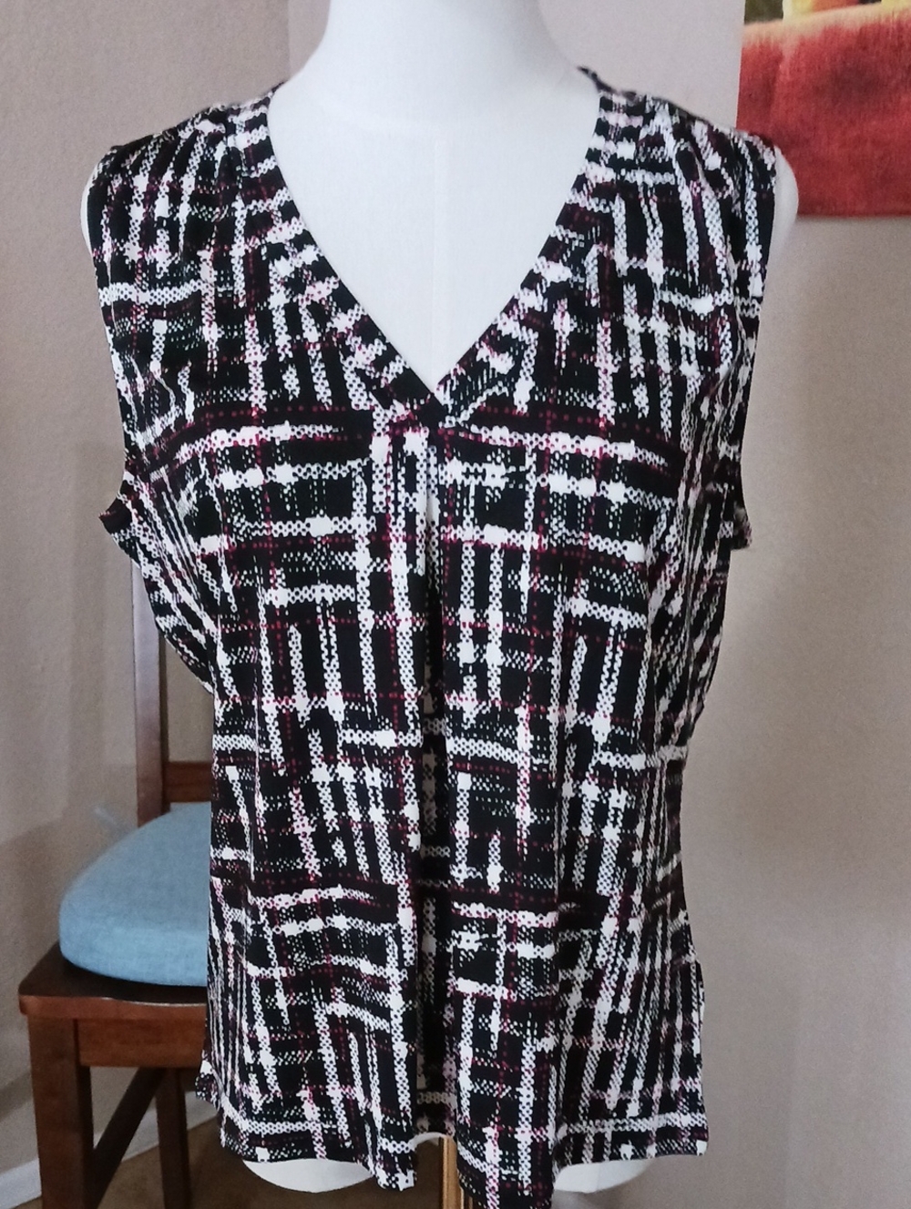 NWT- V-Neck Sleeveless Printed Camisole - Black, White & Red